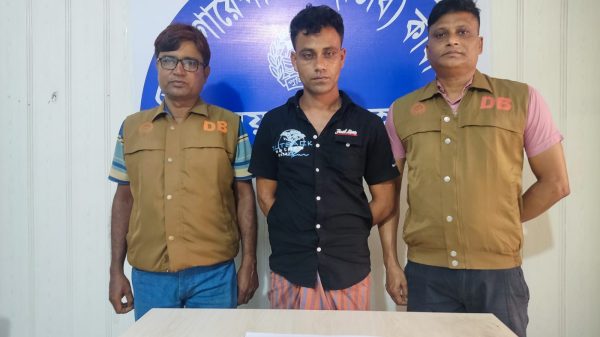 জেলা গোয়েন্দা শাখা, ময়মনসিংহ এর অভিযানে ৪০০ পিস ইয়াবা ট্যাবলেট ও ০১টি চোরাই মোটর সাইকেলসহ গ্রেফতার-০১।  