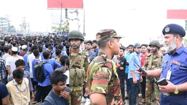 কারিগরি শিক্ষার্থীদের আন্দোলনে সড়ক অবরোধ, এখন যান চলাচল স্বাভাবিক