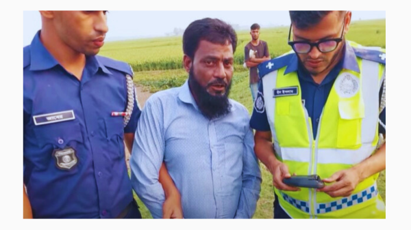 গাড়ি ভাঙচুর পুলিশের গাড়ি থেকে আসামি ছিনতাই!