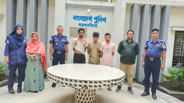 গত ২৪ ঘন্টায় ময়মনসিংহ কোতোয়ালী মডেল থানা পুলিশ অভিযান পরিচালনা করিয়া মোট ০৭ জন আসামী গ্রেফতার করা হয়।