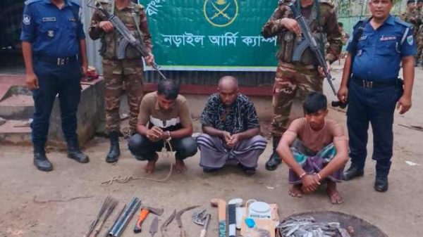 যৌথ বাহিনীর অভিযানে ইয়াবা গাঁজা ও দেশে অস্ত্র সহ ৩ জন আটক
