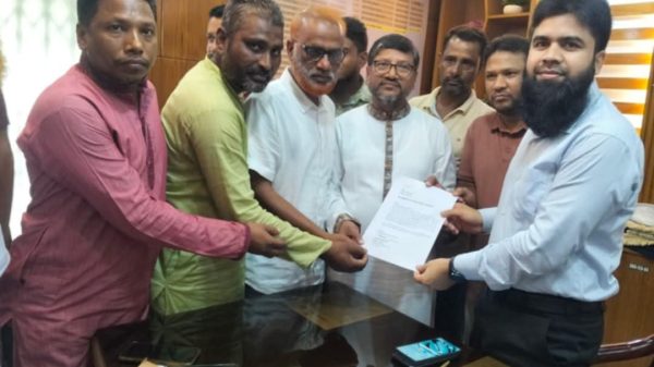 ঈদের আগে রাস্তা সংস্কারের দাবি ফুলবাড়ীয়া ইউনিয়ন উন্নয়ন ফোরামের