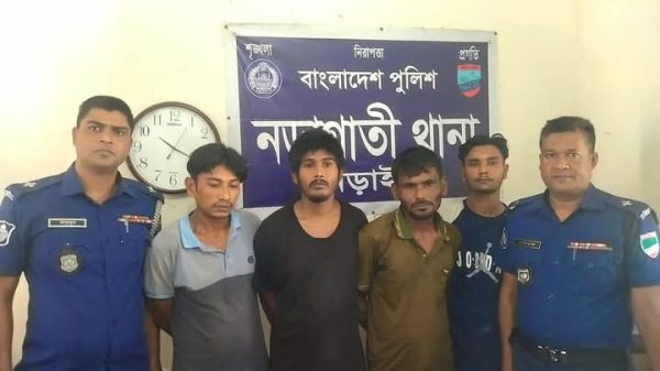 নড়াইলের নড়াগাতী থানার ওসি আশিকুর রহমানের নেতৃত্বে পয়ত্রিশ পিস ইয়াবা ট্যাবলেটসহ চারজন গ্রেফতার