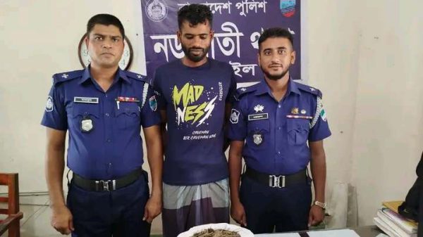 নড়াইল নড়াগাতী থানা কর্তৃক ৭০০(সাতশত) গ্রাম গাঁজাসহ গ্রেফতার ০১