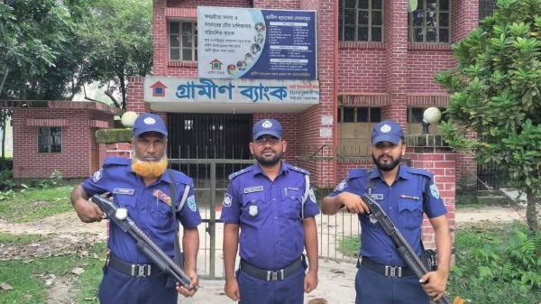 ভূরুঙ্গামারীতে ঈদ উপলক্ষে পুলিশের বিশেষ নিরাপত্তা ব্যবস্থা জোরদার।