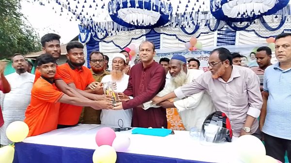 পুটিজানা ইউনিয়নের তামালতলা বাজারে ঐতিহ্যবাহী জনপ্রিয় হাডুডু ও রশি টানাটানি খেলা অনুষ্ঠিত