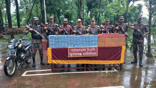 সুনামগঞ্জে বিজিবি”র অভিযানে ১০ লাখ টাকার মোটরসাইকেল সহ ভারতীয় পণ্য আটক