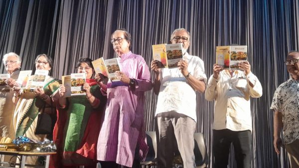 প্রত্যয় নাট্যগোষ্ঠীর ৫০ বছরে বিশেষ আয়োজন: মঞ্চস্থ হলো "নিরালা নগর রূপকথা", প্রকাশিত দুই বই
