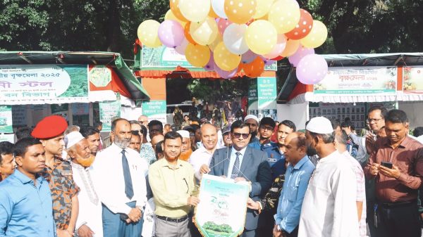 মেলা থেকে অন্তত একটি গাছ কেনার আহবান -বিভাগীয় কমিশনার মোখতার আহমেদ