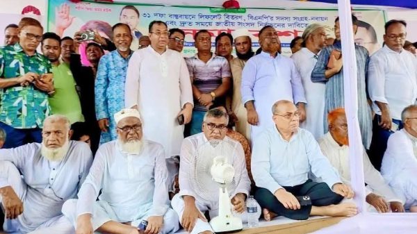 কালিয়াকৈরে বিএনপির ৩১ দফা বাস্তবায়নে ও দ্রুত সময়ের মধ্যে সংসদ নির্বাচন দেয়ার জন্য বিএনপির মহাসমাবেশ সমাবেশ অনুষ্ঠিত