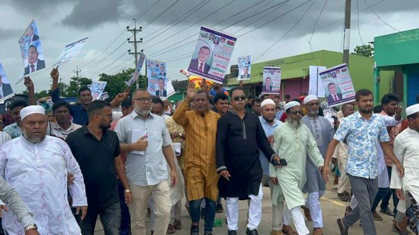 সুনামগঞ্জ-৪ আসনে এড. নুরুল ইসলাম নুরুলের গণসংযোগ লিফলেট বিতরণ