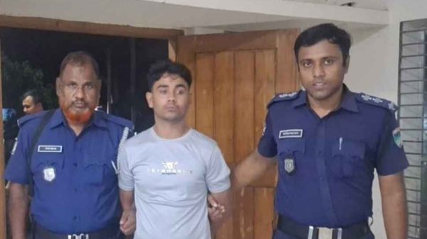 নড়াইলের লোহাগড়া থানার ওসি শরিফুল ইসলামের নেতৃত্বে স্ত্রীসহ ডাকাত সর্দার গ্রেফতার