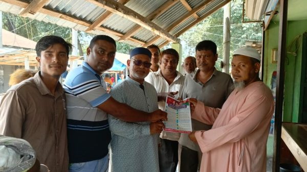 বীরগঞ্জে শতগ্রাম ইউনিয়নে বিএনপির ৩১ দফা বাস্তবায়নে লিফলেট বিতরণ