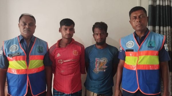 ছাতকে যৌথবাহিনীর অভিযানে আটক-২ বালু বোঝাই ৩ টি নৌকা জব্দ