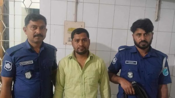 সাভারে শীর্ষ সন্ত্রাসী ও হত্যা মামলার আসামি যুবলীগ নেতা মুরগি হেলাল গ্রেপ্তার