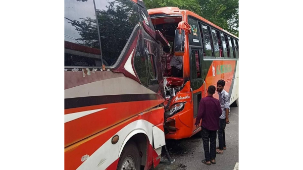 সিলেট-সুনামগঞ্জ সড়কে দু'টি বাসের মুখোমুখি সংঘর্ষে আহত ১৩ যাত্রী