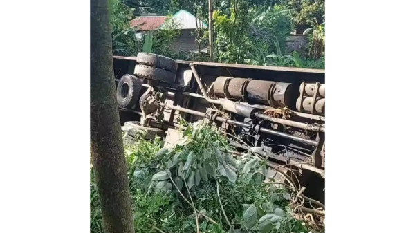 বীরগঞ্জে বিআরটিসি বাস খাদে, নিহত-১ আহত অন্তত ১০