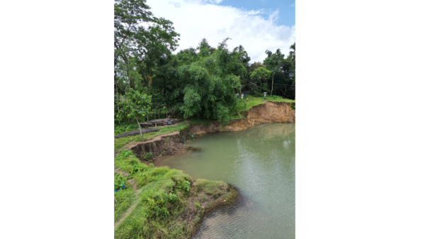 খাসিয়ামারা নদী ভাঙনে বিলীন হচ্ছে জনপদ, আতঙ্কে দিন কাটছে শত শত পরিবারের